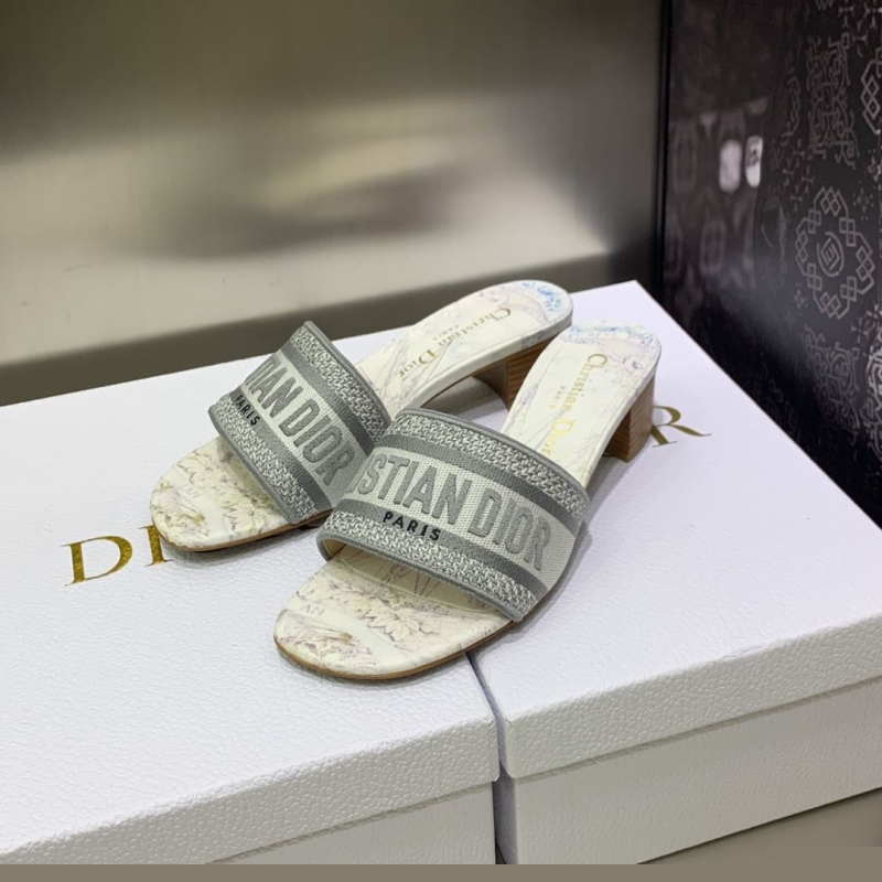 ch**an D*or slippers